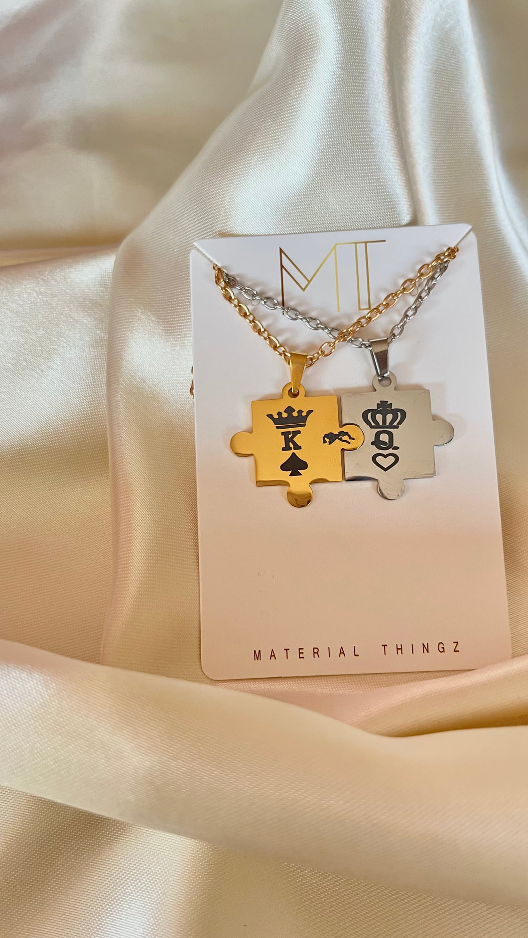 King and queen necklaces puzzle online